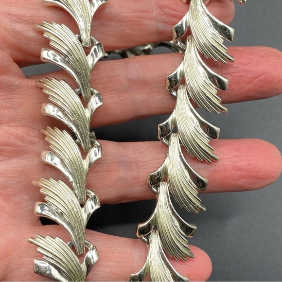 Vintage CORO Silver Tone Choker Style Necklace - Picture 9 of 9